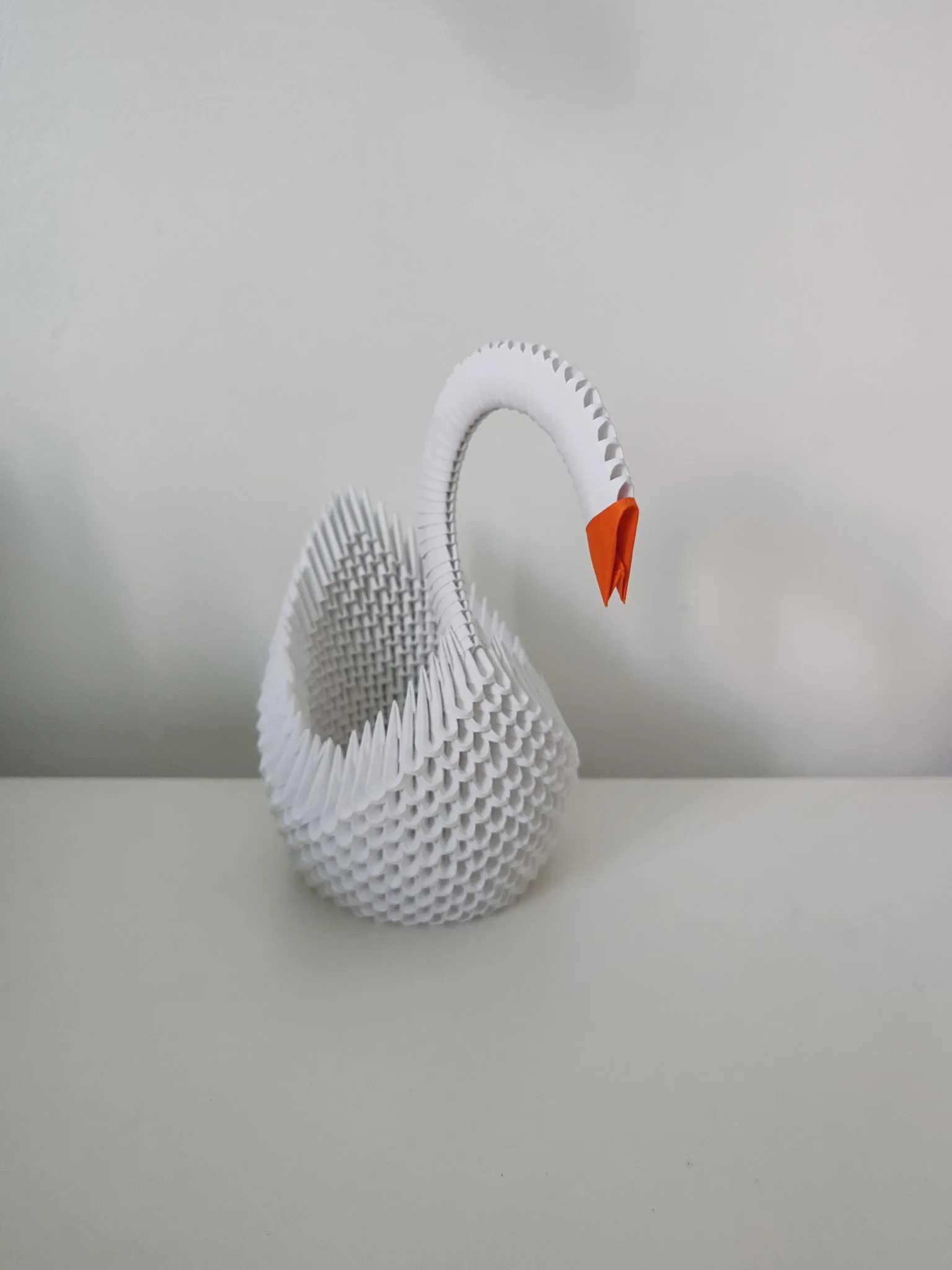 Cygne en origami 3D vu de côté