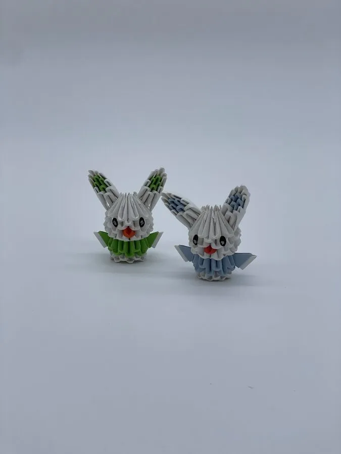 Deux mini lapins en origami 3D côte à côte