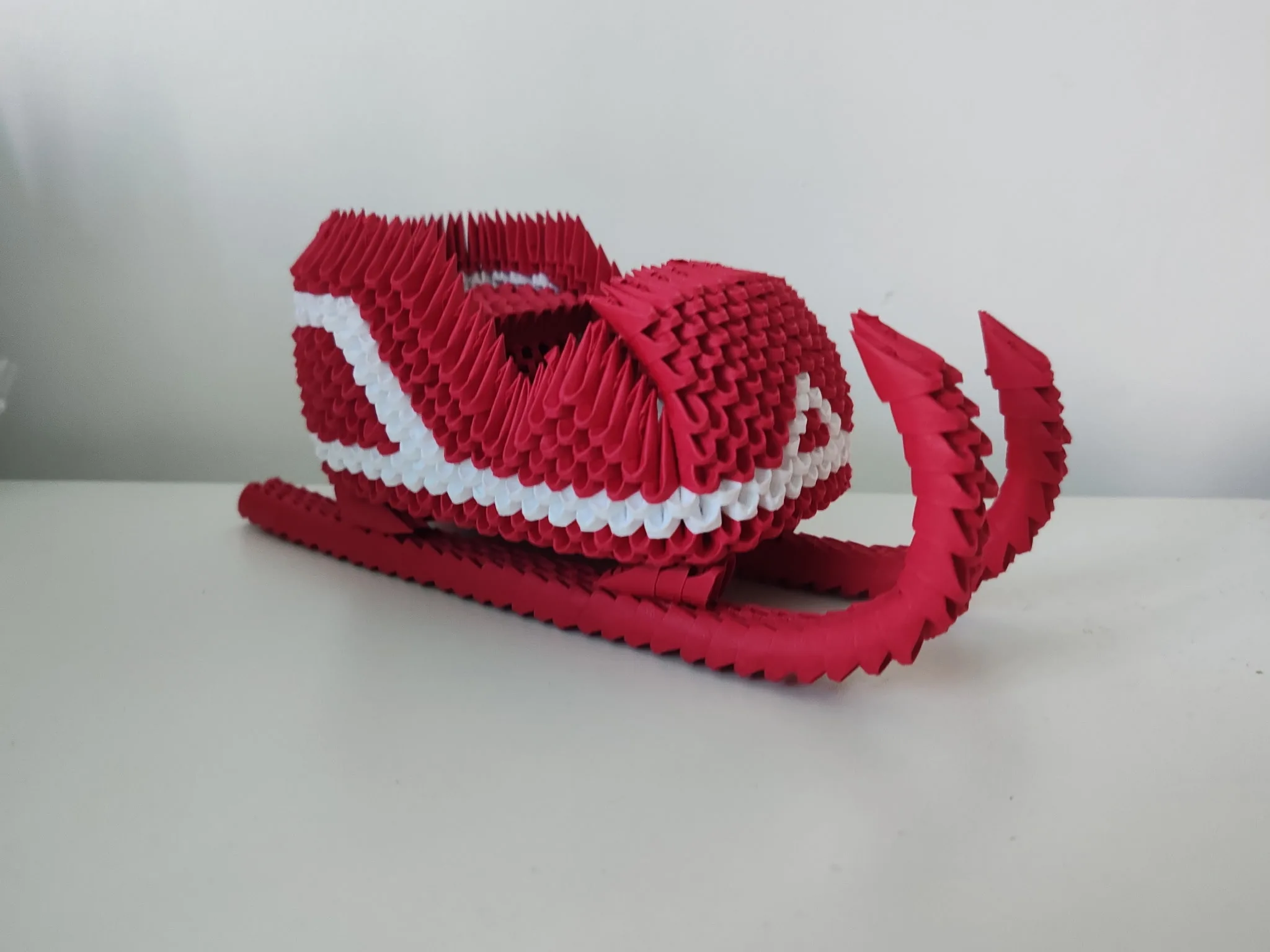 Traineau de Noël en origami 3D, vu de face